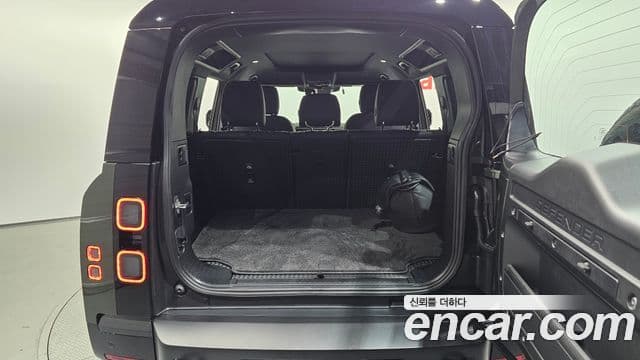 Land Rover Defender 2026 — Photo 17/20
