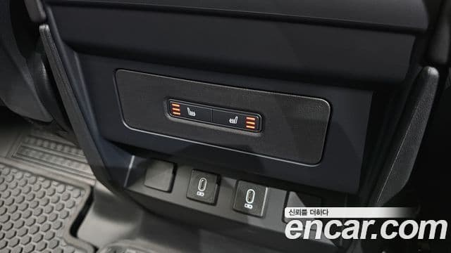 Land Rover Defender 2026 — Photo 19/20
