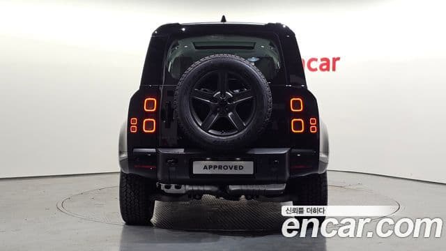 Land Rover Defender 2026 — Photo 17/20