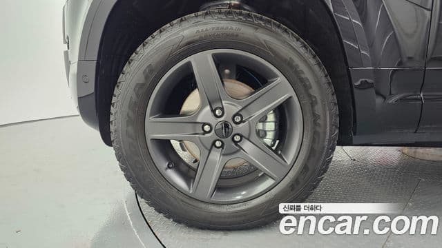 Land Rover Defender 2026 — Photo 8/20