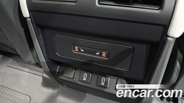 Land Rover Defender 2026 — Photo 16/20