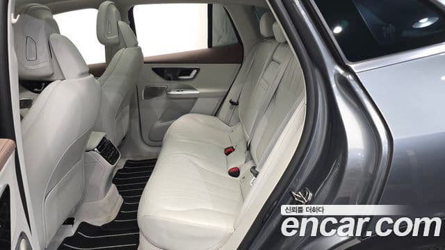 Mercedes-Benz EQE SUV 2023 — ფოტო 35/36