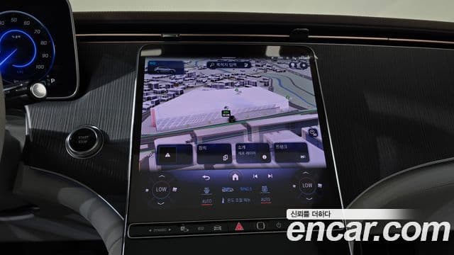 Mercedes-Benz EQE SUV 2023 — ფოტო 13/36