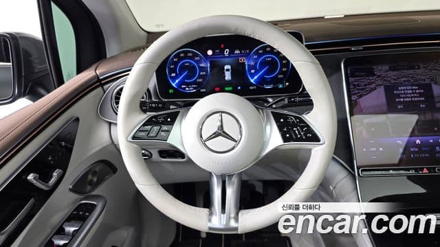Mercedes-Benz EQE SUV 2023 — ფოტო 8/36