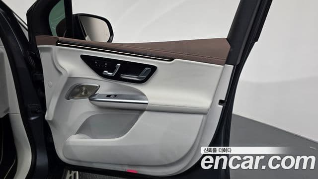 Mercedes-Benz EQE SUV 2023 — ფოტო 21/36