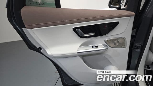 Mercedes-Benz EQE SUV 2023 — ფოტო 18/36