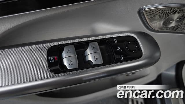 Mercedes-Benz EQE SUV 2023 — ფოტო 24/36