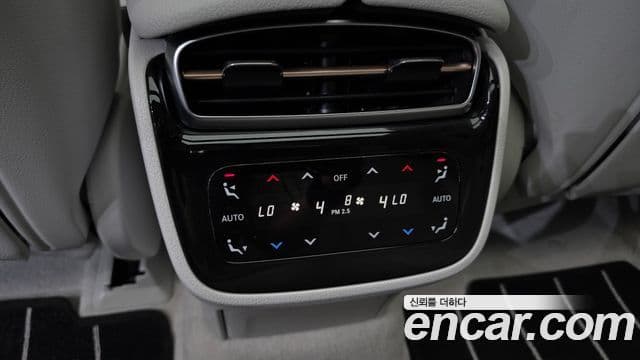 Mercedes-Benz EQE SUV 2023 — ფოტო 32/36