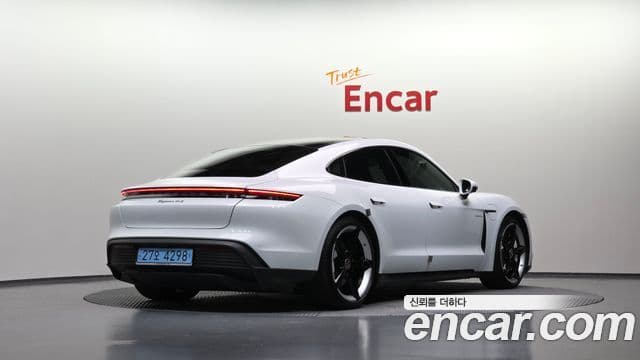 Porsche Taycan 2023 — Şəkil 8/20