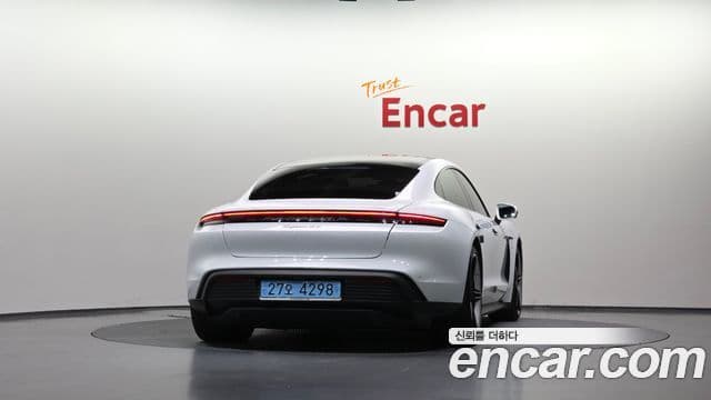 Porsche Taycan 2023 — ფოტო 18/20