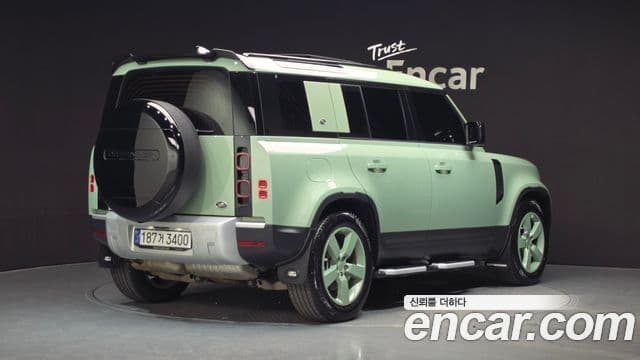 Land Rover Defender 2023 — Photo 8/20