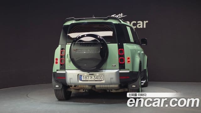 Land Rover Defender 2023 — Photo 9/20