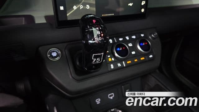Land Rover Defender 2023 — Photo 5/20