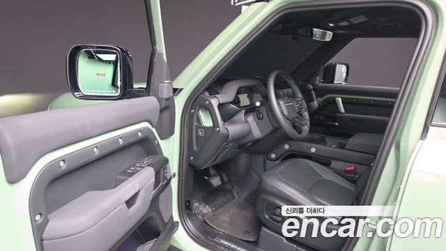 Land Rover Defender 2023 — Photo 2/20