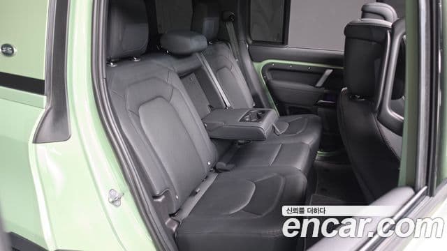 Land Rover Defender 2023 — Photo 10/20