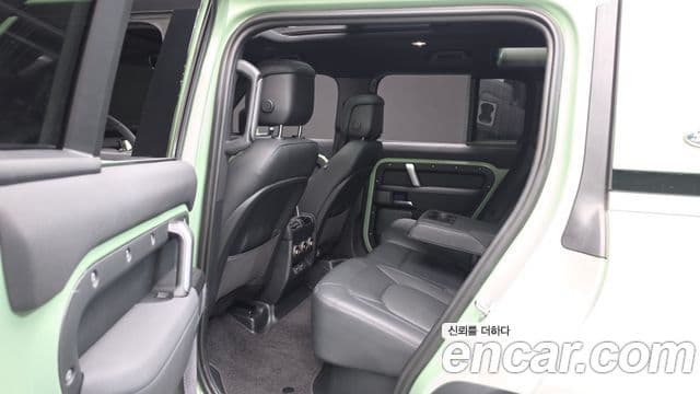 Land Rover Defender 2023 — Photo 18/20