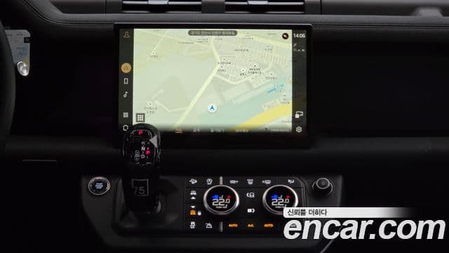 Land Rover Defender 2023 — Photo 6/20