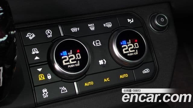 Land Rover Defender 2023 — Photo 12/20