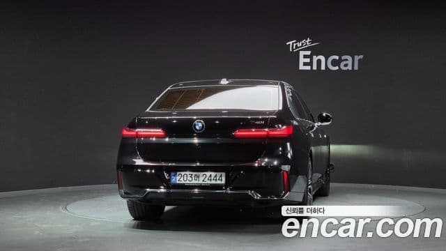 BMW 7 Series 2023 — Photo 13/20