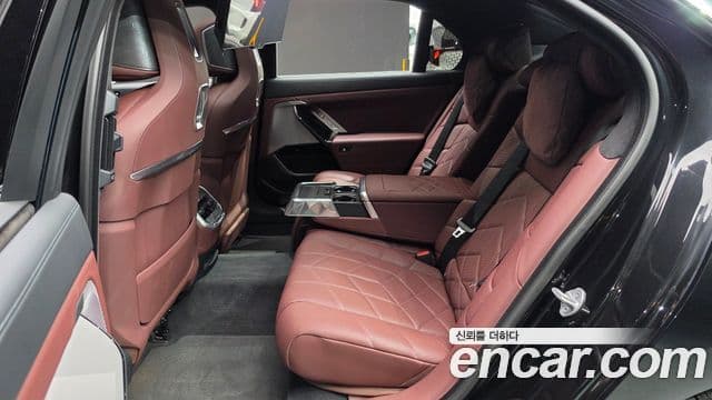 BMW 7 Series 2023 — Photo 2/20