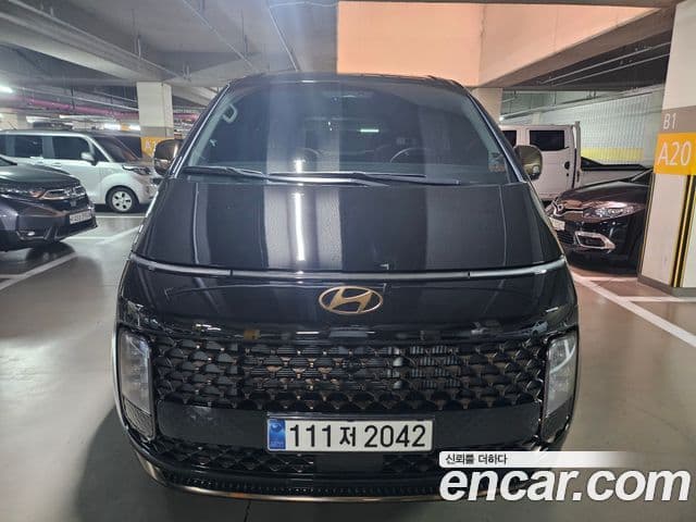 Hyundai Staria 2025 — Photo 3/12