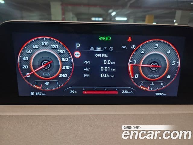 Hyundai Staria 2025 — Photo 10/12
