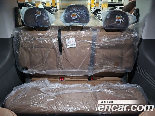 Hyundai Staria 2025 — Photo 8/12