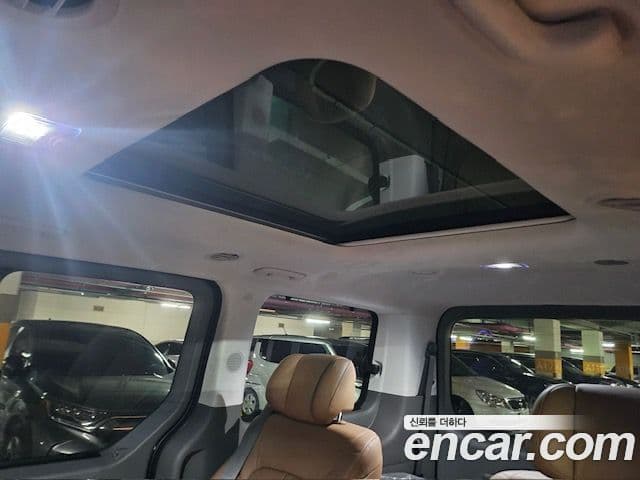 Hyundai Staria 2025 — Photo 6/12