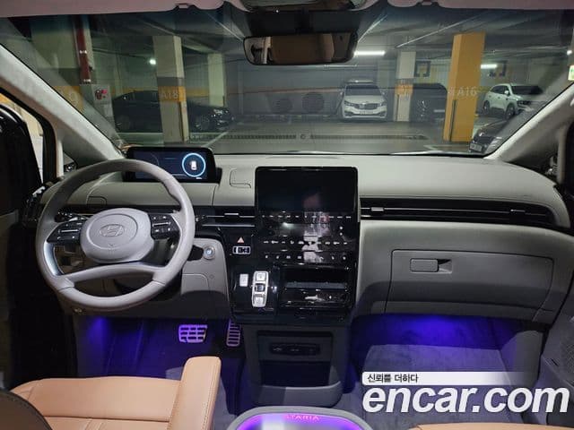 Hyundai Staria 2025 — Photo 2/12