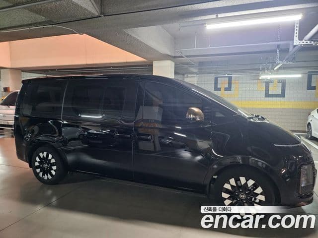 Hyundai Staria 2025 — Photo 9/12