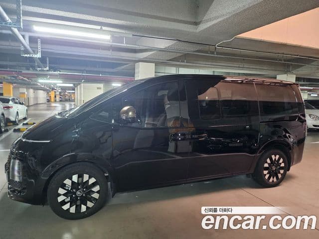 Hyundai Staria 2025 — Photo 11/12
