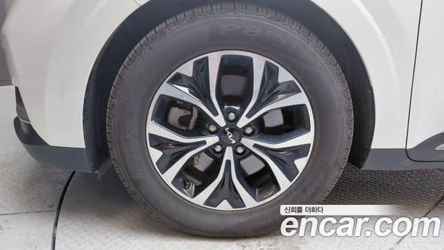 Kia Carnival 2023 — Фото 5/20