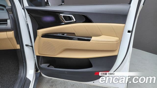 Kia Carnival 2023 — Şəkil 25/30