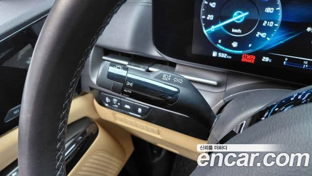 Kia Carnival 2023 — Şəkil 20/30