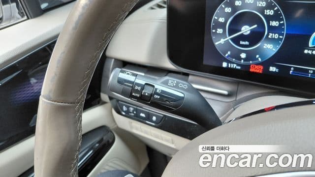 Kia Carnival 2022 — Şəkil 26/33