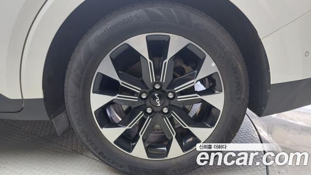 Kia Carnival 2022 — ფოტო 27/30