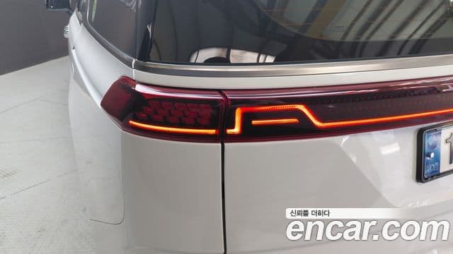 Kia Carnival 2022 — ფოტო 13/30