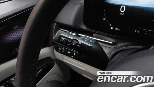 Kia Carnival 2022 — ფოტო 22/30