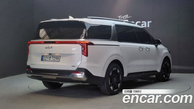 Kia Carnival 2024 — Şəkil 27/31