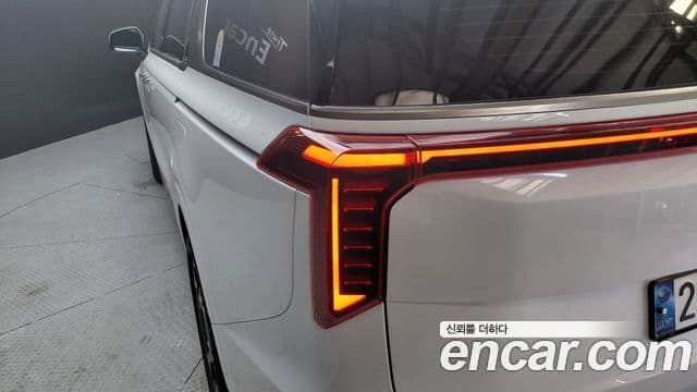 Kia Carnival 2024 — Şəkil 10/31