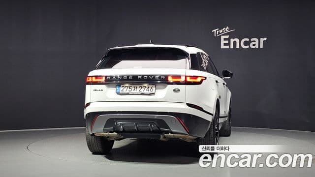Land Rover Range Rover Velar 2023 — ფოტო 26/34