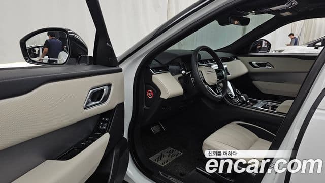 Land Rover Range Rover Velar 2023 — ფოტო 18/34