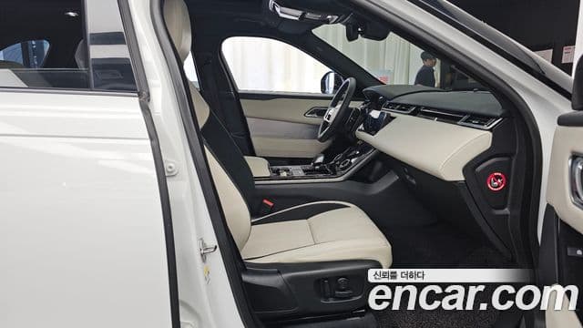 Land Rover Range Rover Velar 2023 — ფოტო 31/34