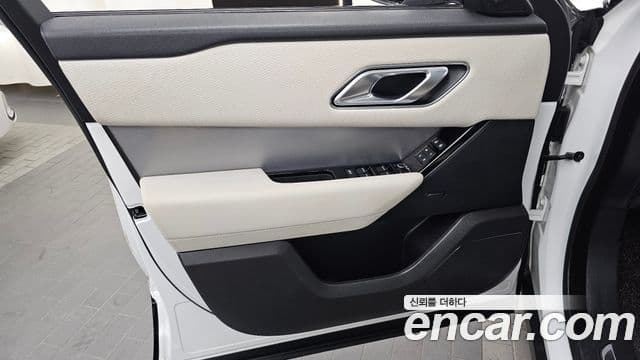 Land Rover Range Rover Velar 2023 — ფოტო 14/34