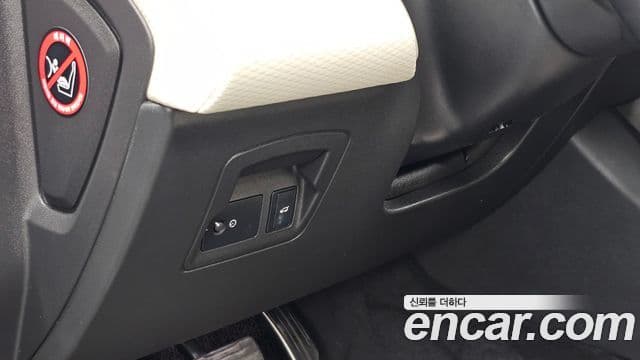 Land Rover Range Rover Velar 2023 — ფოტო 10/34