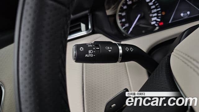 Land Rover Range Rover Velar 2023 — ფოტო 12/34