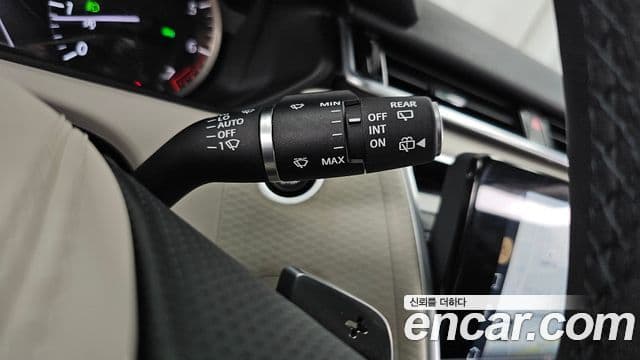 Land Rover Range Rover Velar 2023 — ფოტო 17/34