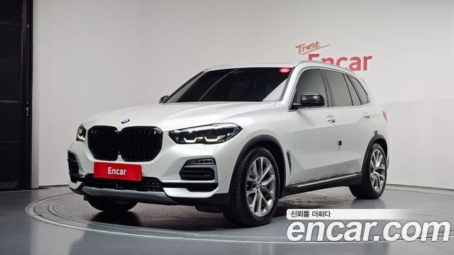 BMW X5 2021 — Photo 25/34