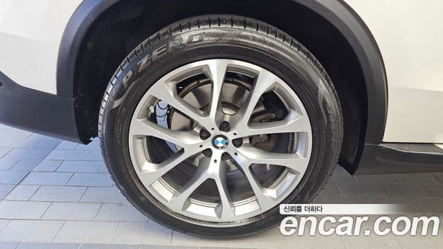 BMW X5 2021 — Photo 21/34