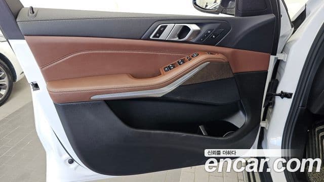 BMW X5 2021 — Photo 19/34